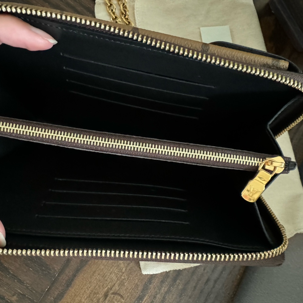 Reverse Monogram Vertical Wallet - on chain - Picture 10 of 14